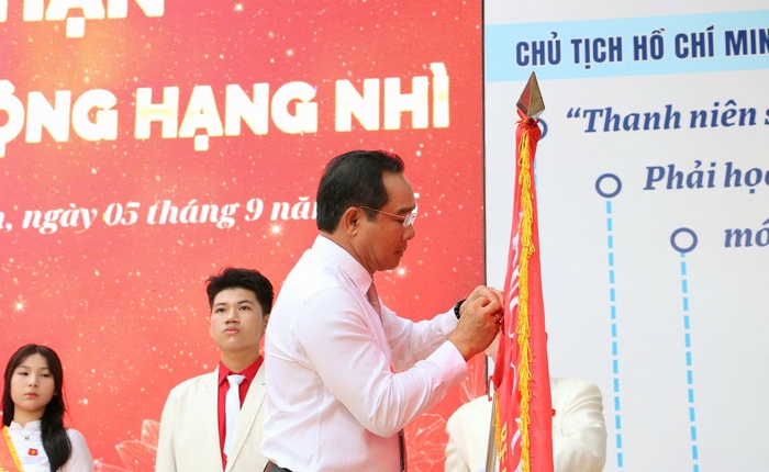 Học sinh TPHCM sẻ chia cùng đồng bào vùng lũ trong lễ khai giảng- Ảnh 5. Học sinh TPHCM sẻ chia cùng đồng bào vùng lũ trong lễ khai giảng- Ảnh 5.