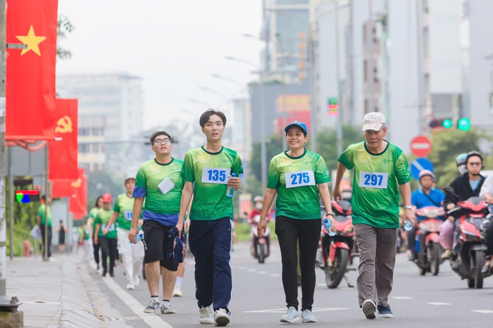 TPHCM: 300 người ở phường Phú Thọ cùng tham gia giải đi bộ “Đại đoàn kết”- Ảnh 2. TPHCM: 300 người ở phường Phú Thọ cùng tham gia giải đi bộ “Đại đoàn kết”- Ảnh 2.