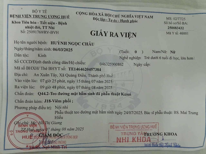 Ánh mắt cầu cứu của bé gái 6 tháng tuổi có bụng chực "nổ tung" - Ảnh 2.