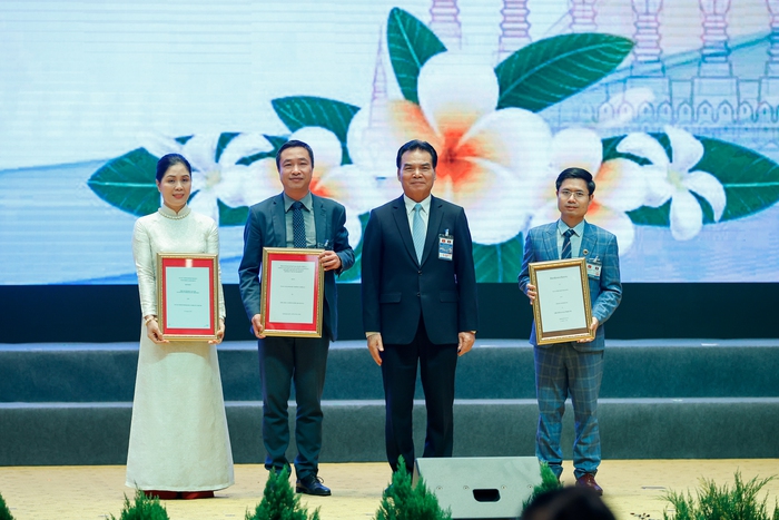 Thấy gì từ việc T&T Group của bầu Hiển thần tốc hoàn thành đường truyền tải điện từ Lào về Việt Nam?- Ảnh 4. Thấy gì từ việc T&T Group của bầu Hiển thần tốc hoàn thành đường truyền tải điện từ Lào về Việt Nam?- Ảnh 4.
