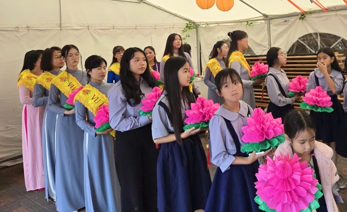 Vu Lan ở đất khách: Những người con xa xứ gửi tình yêu về quê mẹ- Ảnh 2.