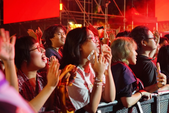 Khán giả "cháy" cùng "Rock Concert - Trái tim Việt Nam” - Ảnh 26. Khán giả "cháy" cùng "Rock Concert - Trái tim Việt Nam” - Ảnh 26.