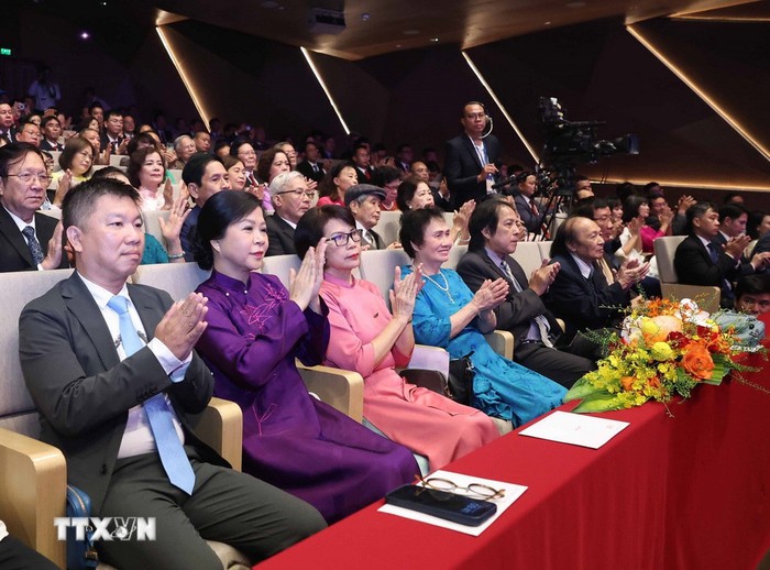 Tổng Bí thư: VTV cần nỗ lực để trở thành cơ quan truyền thông hàng đầu khu vực- Ảnh 5. Tổng Bí thư: VTV cần nỗ lực để trở thành cơ quan truyền thông hàng đầu khu vực- Ảnh 5.