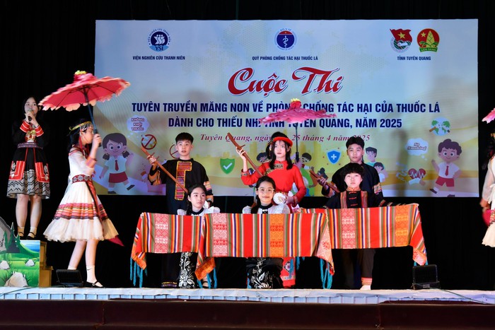 Để học sinh vùng cao "nói không" với khói thuốc - Ảnh 3. Để học sinh vùng cao "nói không" với khói thuốc - Ảnh 3.