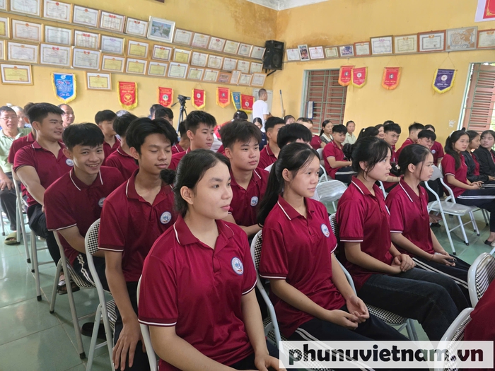 Để học sinh vùng cao "nói không" với khói thuốc - Ảnh 1. Để học sinh vùng cao "nói không" với khói thuốc - Ảnh 1.