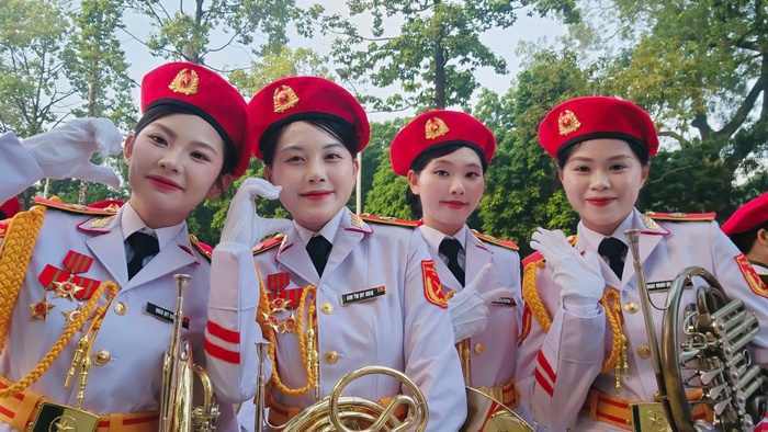 Các “bóng hồng” quân y A80 lan toả tình yêu nước khi về thăm quê nhà - Ảnh 3. Các “bóng hồng” quân y A80 lan toả tình yêu nước khi về thăm quê nhà - Ảnh 3.