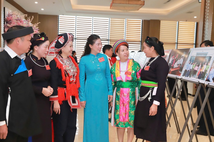 Cán bộ Hội phụ nữ được tôn vinh tại Đại hội Thi đua yêu nước lần thứ nhất tỉnh Tuyên Quang- Ảnh 3. Cán bộ Hội phụ nữ được tôn vinh tại Đại hội Thi đua yêu nước lần thứ nhất tỉnh Tuyên Quang- Ảnh 3.