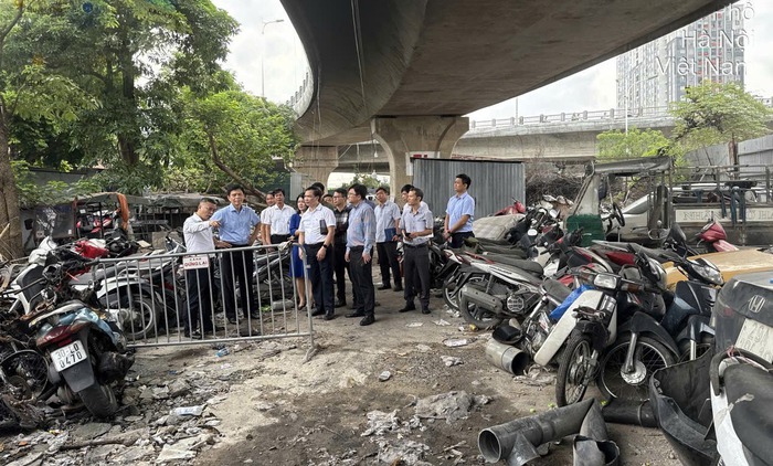 Cầu Vĩnh Tuy vẫn đảm bảo khai thác sau vụ cháy bãi xe- Ảnh 3.