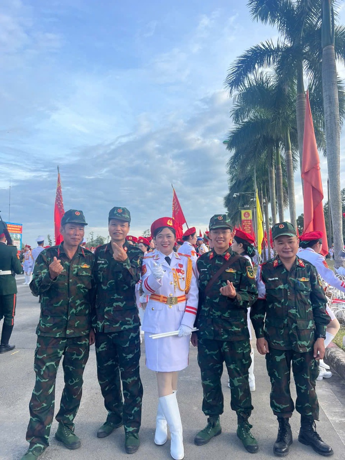 Các “bóng hồng” quân y A80 lan toả tình yêu nước khi về thăm quê nhà - Ảnh 5. Các “bóng hồng” quân y A80 lan toả tình yêu nước khi về thăm quê nhà - Ảnh 5.