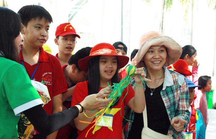 Hơn 7.000 trẻ khuyết tật, thiệt thòi được vui chơi ở Suối Tiên miễn phí - Ảnh 1.