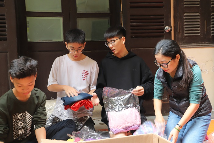 Tình nguyện viên hào hứng phân loại đồ chuẩn bị cho Ngày hội Mottainai 2019 - Ảnh 7.