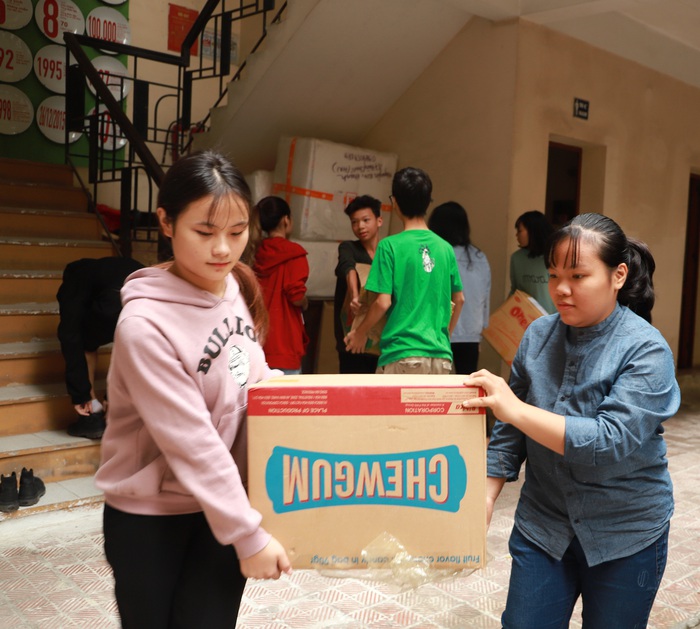 Tình nguyện viên hào hứng phân loại đồ chuẩn bị cho Ngày hội Mottainai 2019 - Ảnh 3.