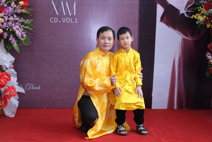 Nhạc sĩ Nguyễn Quang Long và con trai