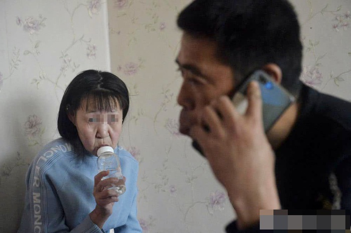 Hàng ngàn người Trung Quốc chạy bộ gây quỹ phẫu thuật cho cô bé 15 tuổi trông như bà lão 60 - Ảnh 2.