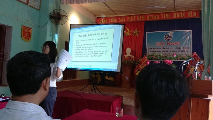 CLB Phụ nữ với pháp luật của chị em Hội LHPN thị trấn Kim Tân (Thạch Thành) duy trì sinh hoạt định kỳ mỗi quý 1 lần.