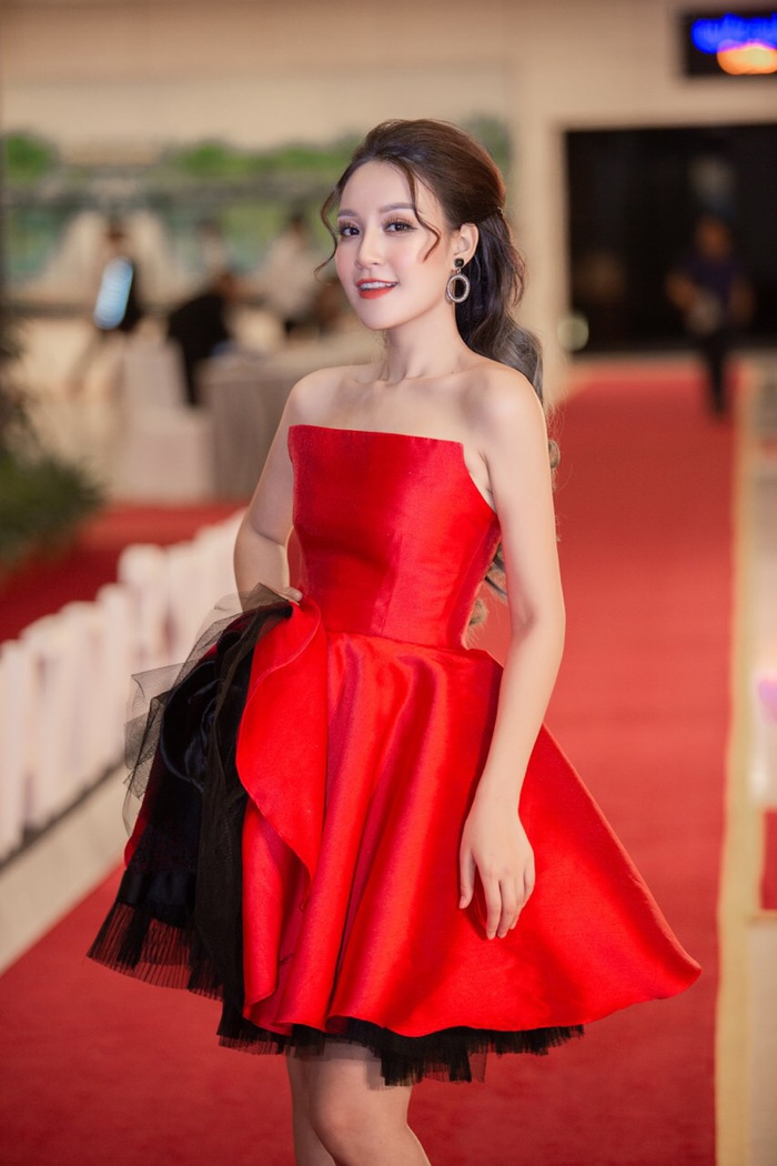 Ca sĩ Thu Thủy giành giải Quán quân Sao Mai 2017 dòng nhạc nhẹ
