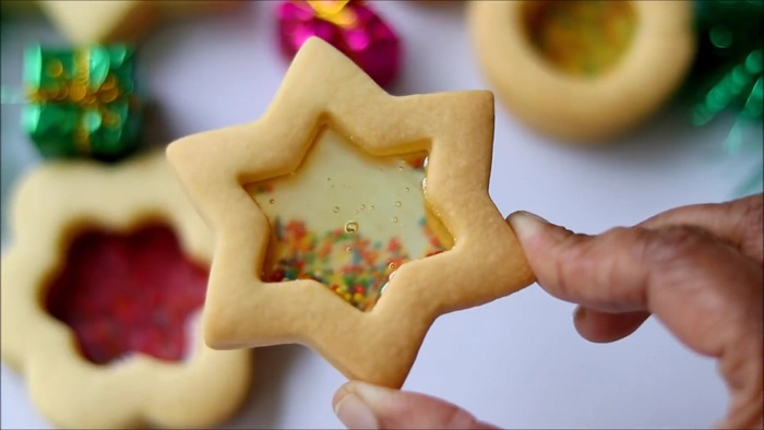 Bánh quy tráng gương bọc cốm sắc màu lung linh đón Giáng sinh