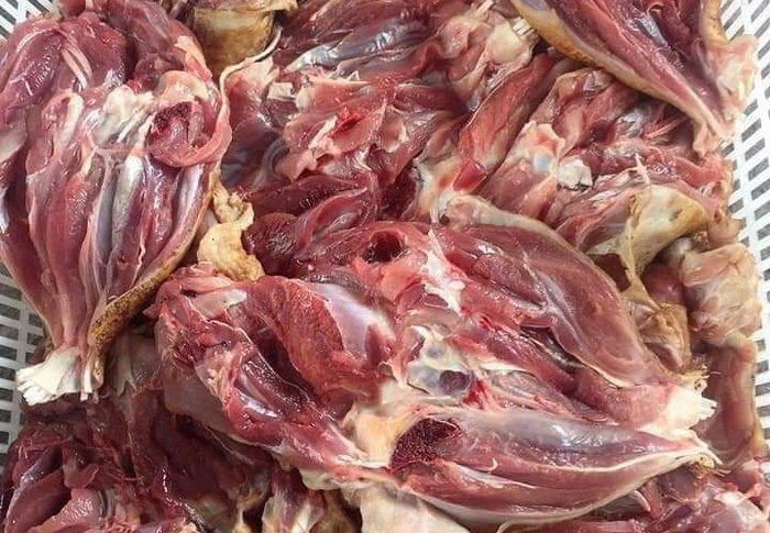 Món thịt đùi gà tây thui “gây sốt” trên thị trường
