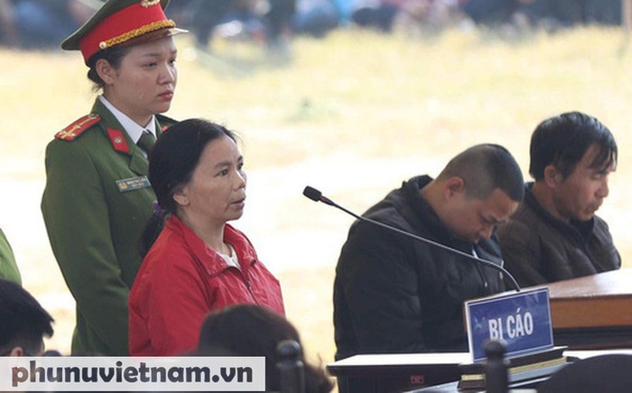 Bị cáo Bùi Thị Kim Thu tại phiên tòa tiếp tục quanh co, chối tội.