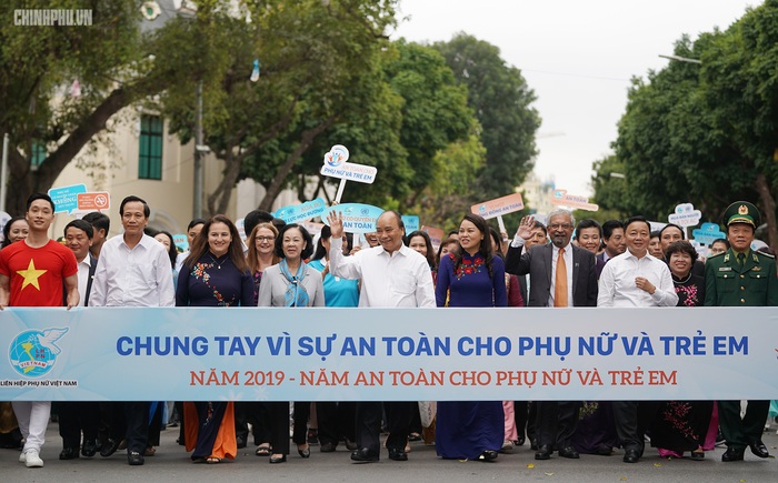 Thủ tướng Nguyễn Xuân Phúc tham gia Lễ phát động Năm An toàn cho phụ nữ và trẻ em