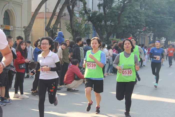 Gần 2000 người thi chạy cùng chung tấm lòng thiện nguyện - Ảnh 4.