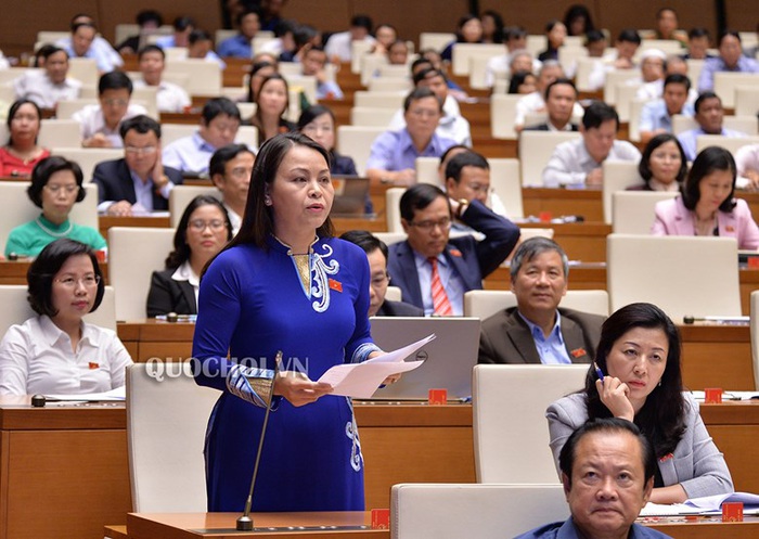 Đại biểu Quốc hội Nguyễn Thị Thu Hà, Đoàn Đại biểu Quốc hội tỉnh Bắc Giang tại một phiên thảo luận