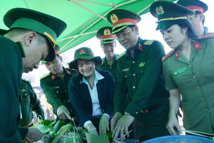 ‘Xuân Biên phòng ấm lòng dân bản’ - Ảnh 5.