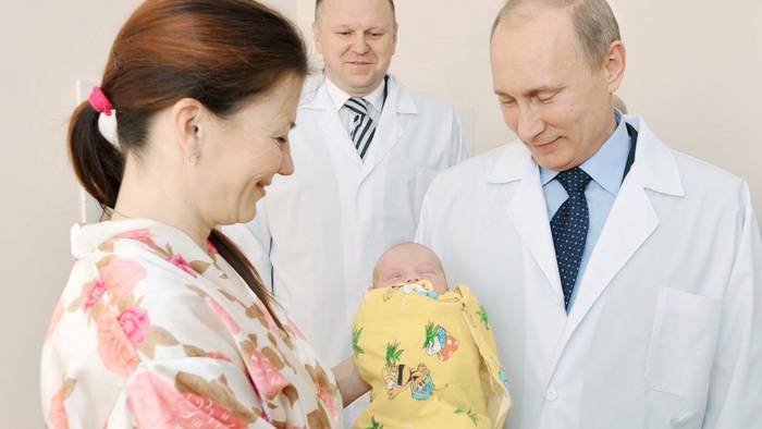 Ông Putin thăm hai mẹ con một sản phụ tại bệnh viện