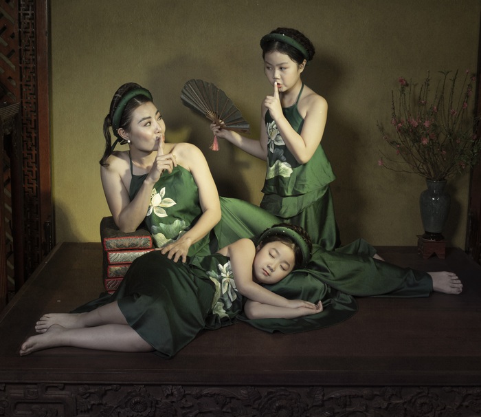 Hai con gái Thanh Hương đáng yêu trong yếm đào - Ảnh 2.