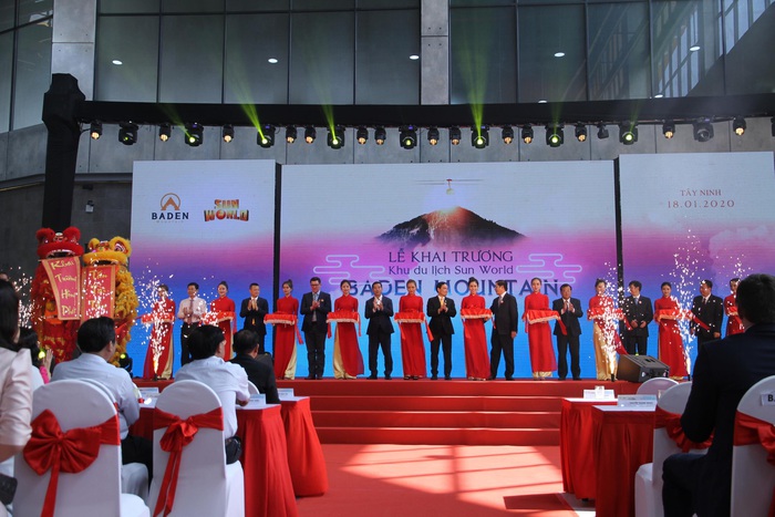 Khai trương hệ thống cáp treo sở hữu kỷ lục “Nhà ga cáp treo lớn nhất thế giới” tại Tây Ninh - Ảnh 1.