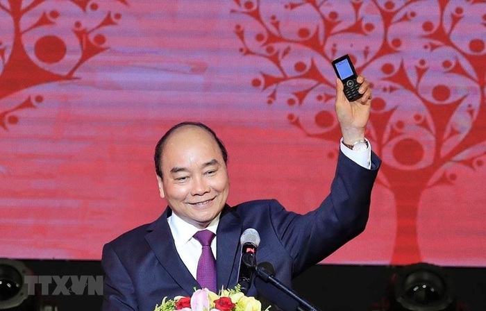 Thủ tướng Nguyễn Xuân Phúc nhắn tin ủng hộ người nghèo - Ảnh 1.