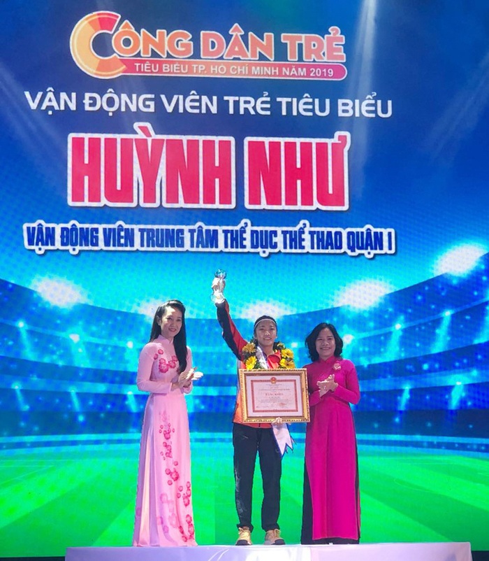 Cầu thủ Huỳnh Như là 1 trong 12 công dân trẻ tiêu biểu TPHCM năm 2019 - Ảnh 1.