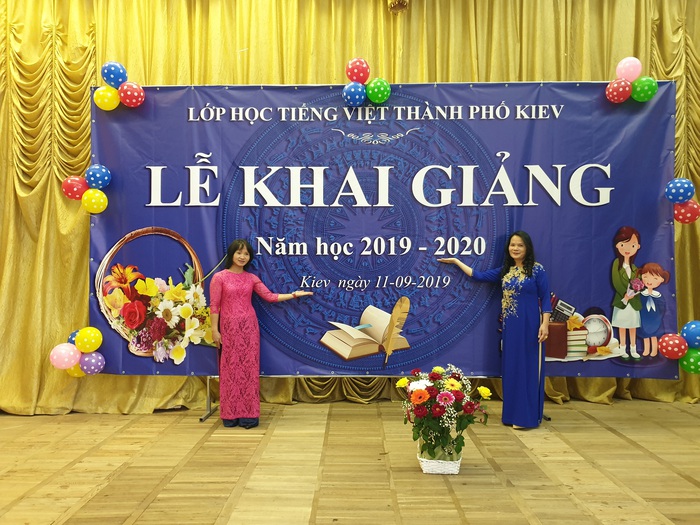 Gieo chữ nơi xứ người - Ảnh 1.