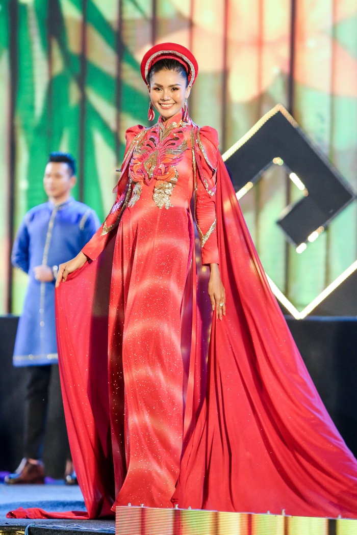 Hoa hậu Phan Thu Quyên xinh đẹp, thướt tha trong áo dài của NTK Nhật Dũng - Ảnh 4.