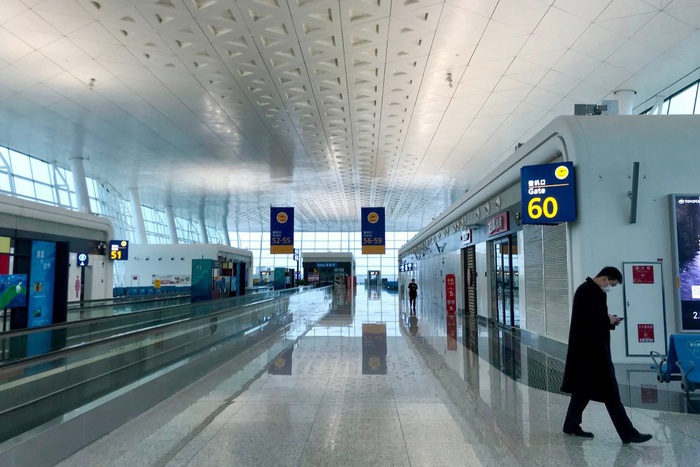 Sân bay, nhà ga Vũ Hán vắng vẻ do lệnh cấm du lịch