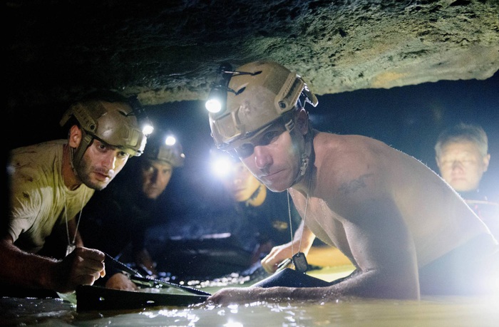 Bộ phim tái hiện chân thực cuộc giải cứu đội bóng nhí Thái Lan bị kẹt trong hang sâu - Ảnh 3.