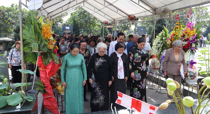 Lễ khánh thành tôn tạo khu mộ nữ tướng Nguyễn Thị Định - Ảnh 4.