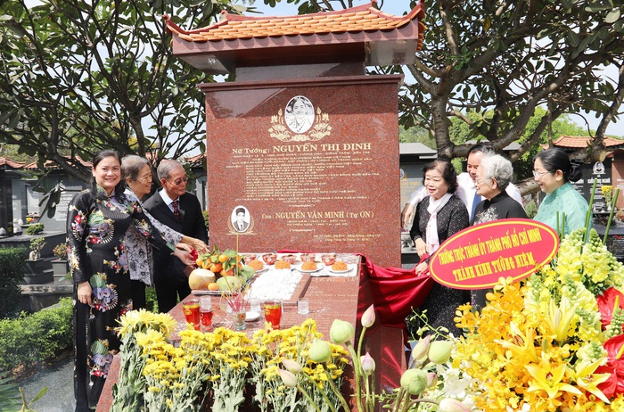 Khánh thành tôn tạo khu mộ nữ tướng Nguyễn Thị Định - Ảnh 2.