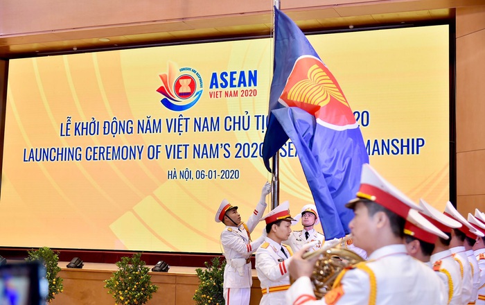 Thượng cờ ASEAN tại Lễ Khởi động năm Chủ tịch ASEAN 2020