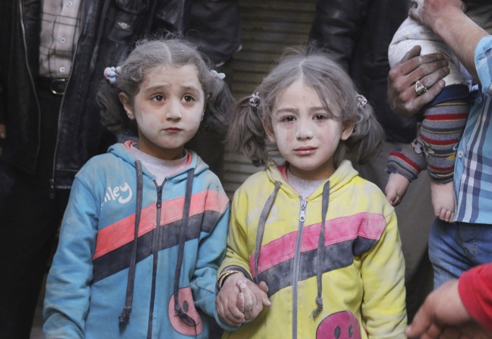 Những ánh mắt ngây thơ vô tội của các em bé Syria khi chạy trốn cuộc chiến