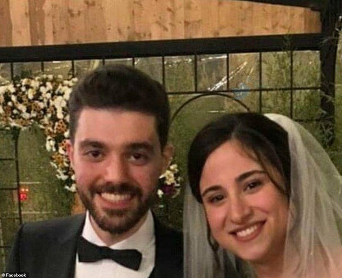 Cặp đôi mới cưới Arash Pourzarabi và Pouneh Gourji