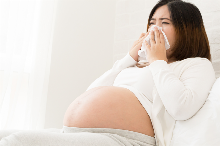 Cúm A không chỉ ảnh hưởng đến mẹ mà còn tác động xấu đến thai nhi - Ảnh 2.