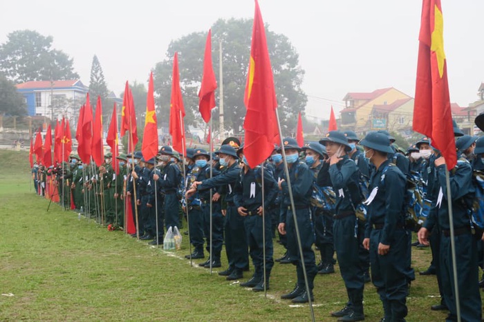 Những khoảnh khắc xúc động tại lễ tòng quân ở Nghệ An - Ảnh 2.