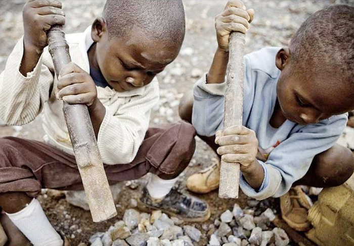 Trẻ em làm ở các mỏ cobalt tại Congo