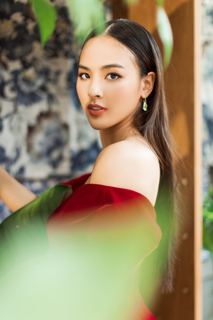 Quỳnh Nga là đại diện cho nhan sắc Việt tại đấu trường Miss Charm 2020