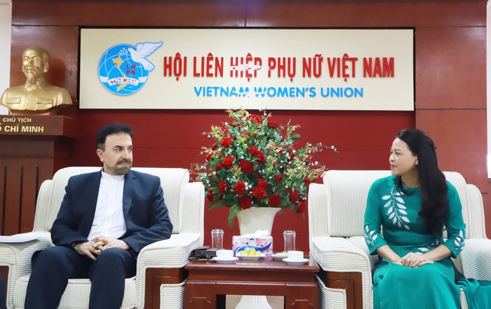 Chủ tịch Hội LHPN Việt Nam Nguyễn Thị Thu Hà và Đại sứ Iran Saleh Adibi