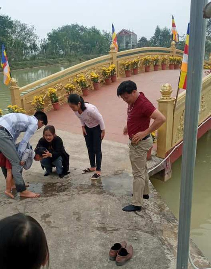 Nghệ An: Thầy giáo kịp thời cứu một cháu bé bị rơi xuống hồ nước ở chùa Giám - Ảnh 1.