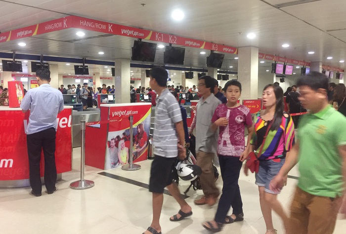 Sẽ giám sát sức khỏe đối với hành khách đến ga quốc nội sân bay Tân Sơn Nhất - Ảnh 1.