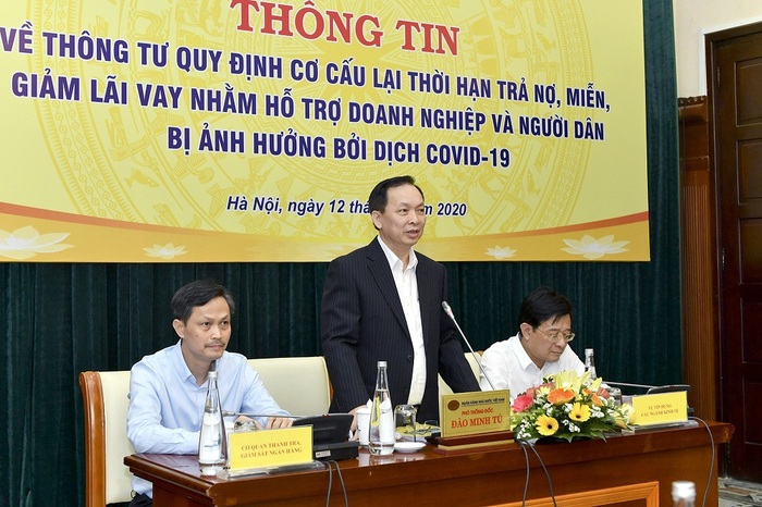 NHNN chính thức ban hành Thông tư hỗ trợ 285 nghìn tỷ đồng cho khách hàng trước dịch Covid-19 - Ảnh 1.