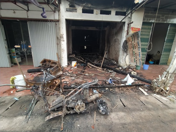 Vụ cháy nhà khiến 3 người tử vong ở Hưng Yên: Clip ghi lại cảnh đáng ngờ - Ảnh 2.
